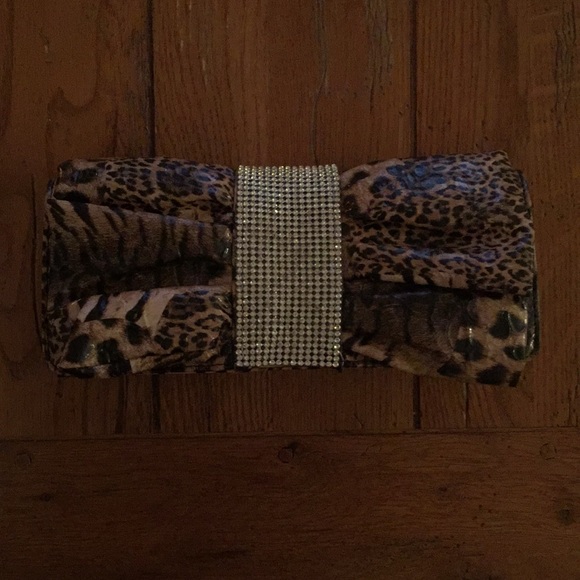 Leopard Clutch - Picture 1 of 3